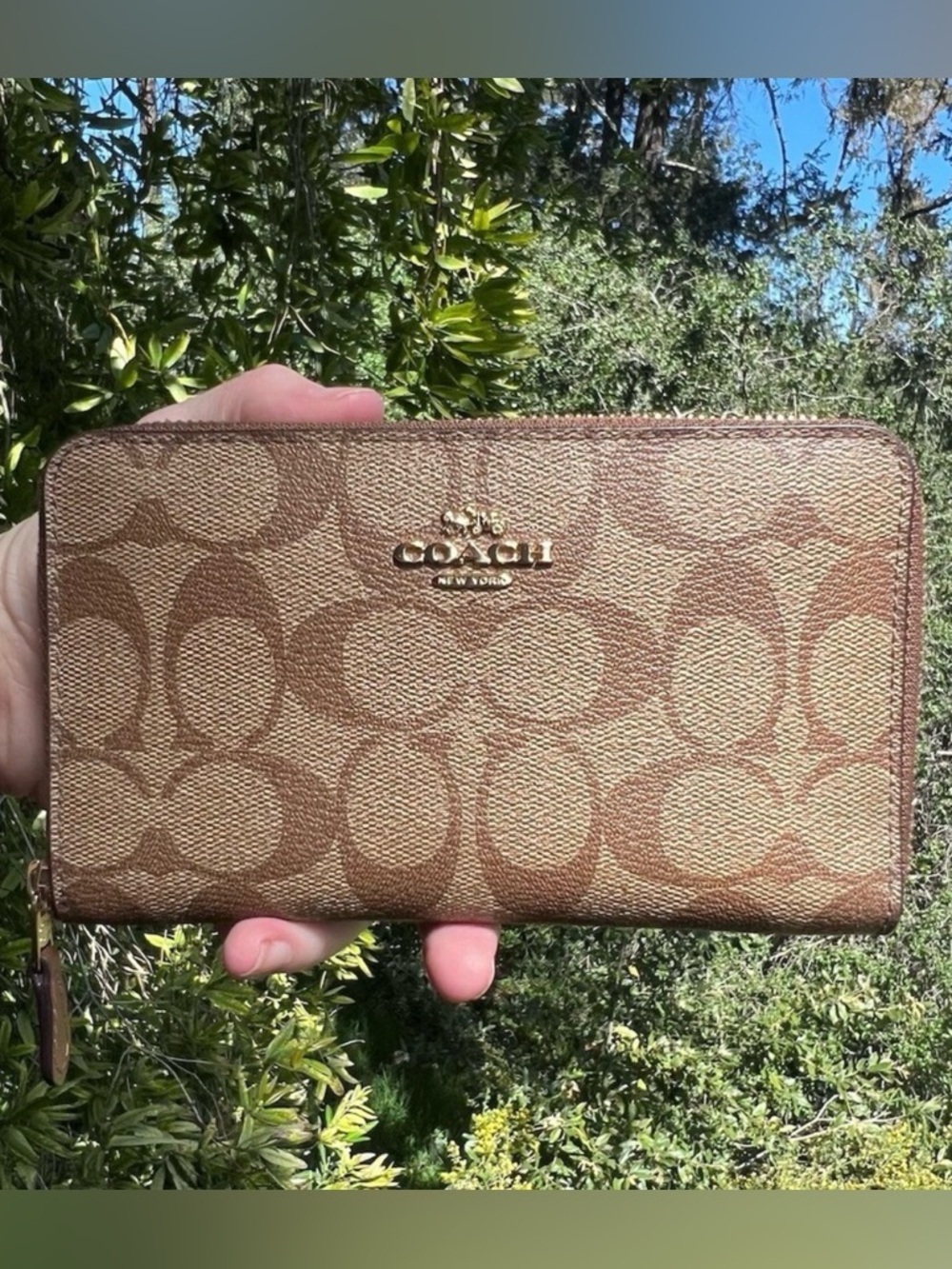 COACH Medium Id Zip Wallet Signature Canvas Brown with Gold Hardware AUTHENTIC